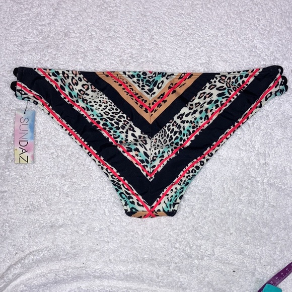 NWT sundazed black Scarlett halter bikini underwire 36 b/c cup Xl bottom - Picture 4 of 11